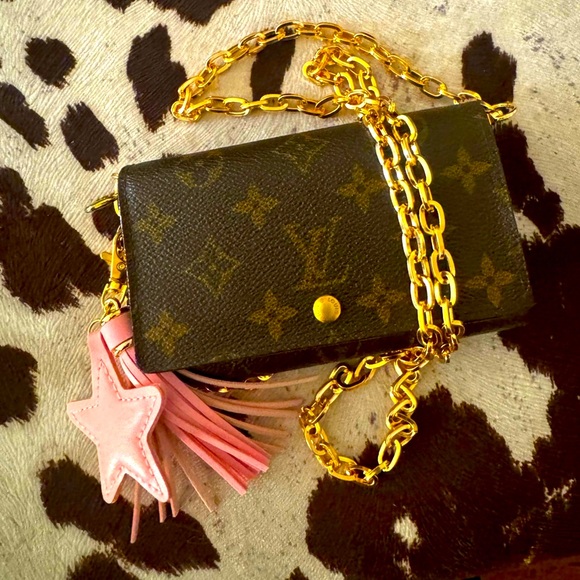 Louis Vuitton Handbags - Louis Vuitton Monogram Porte Monnaie
Billets Tresor Bifold Wallet & insert